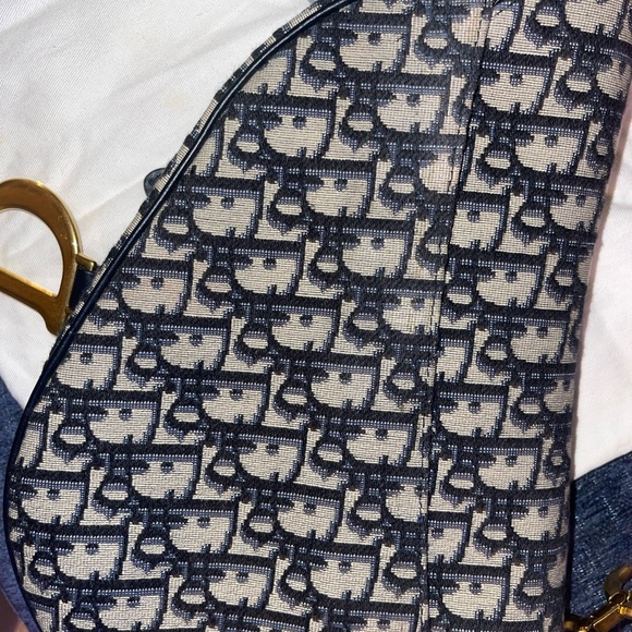 Iconic Dior saddle bag. Regular size. Comes with authenticity card and dust bag. - Picture 4 of 5